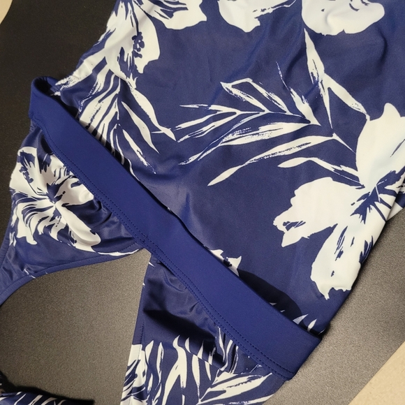 Slimming Halter One-Piece - Picture 10 of 14